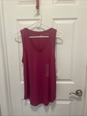 GAP Women's Scoop Neck Tank - Berry